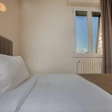 فندق Grand De La Gare, أنجير