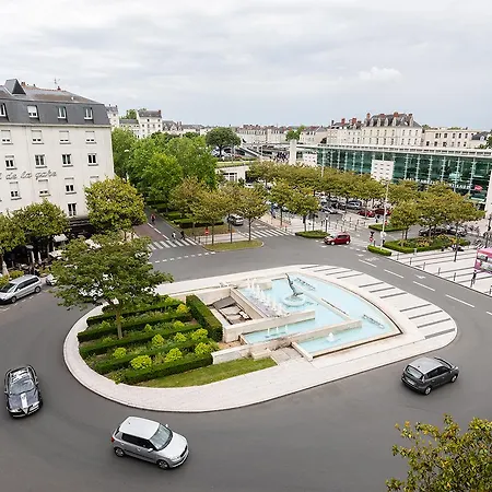 فندق Grand De La Gare, أنجير