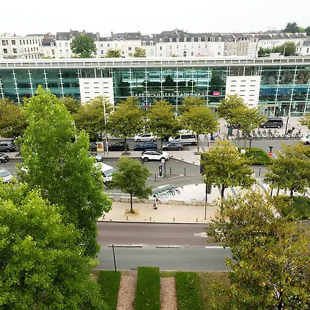 فندق Grand De La Gare, أنجير