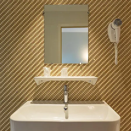 Grand De La Gare, فندق أنجير