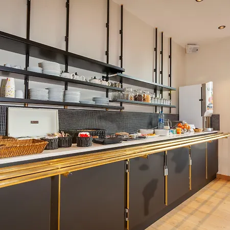 Grand De La Gare, Ξενοδοχείο Ανζέρ