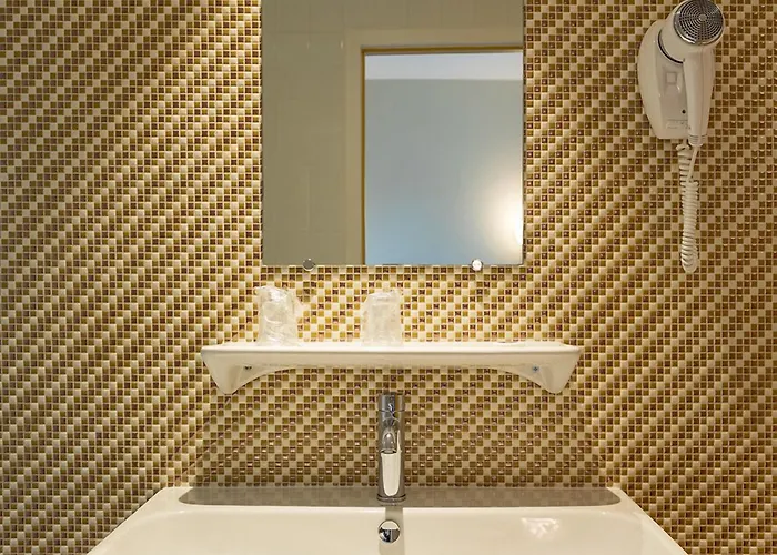 Grand De La Gare, 酒店 昂热